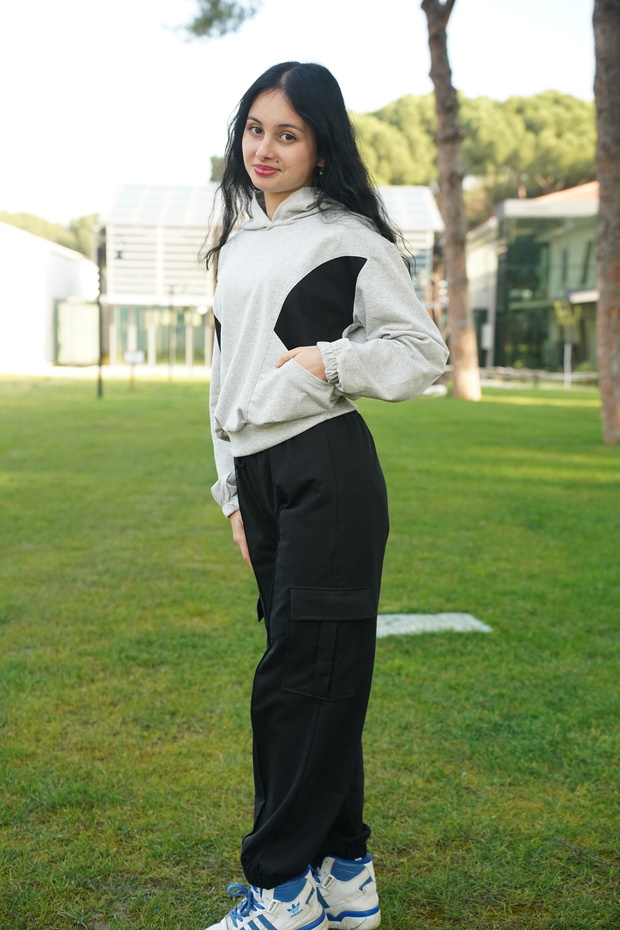 Hood, Side Pockets and Garnish Top & Double Cargo Pockets Leg Elastic Bottom