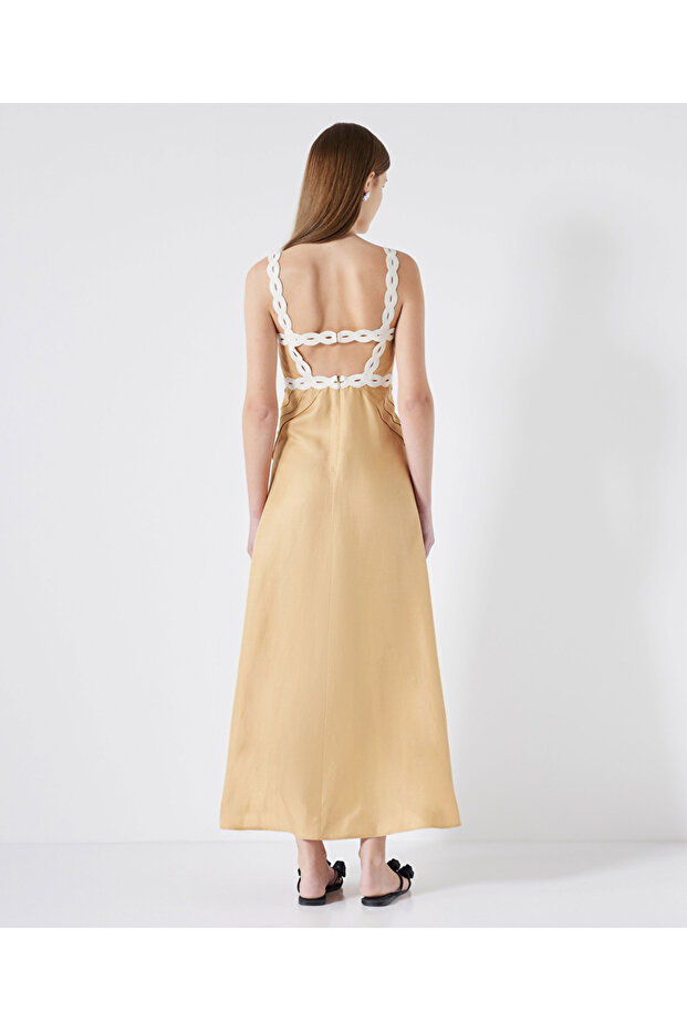 Kontrast işlemeli elbise - 5