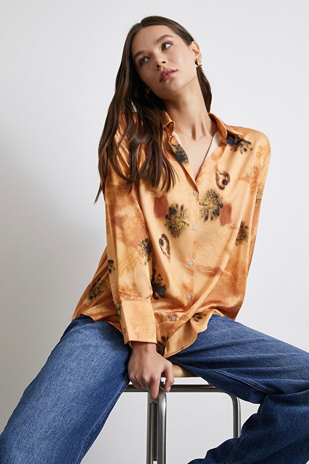 Salmon Colored V-Neck Patterned Shirt - 1