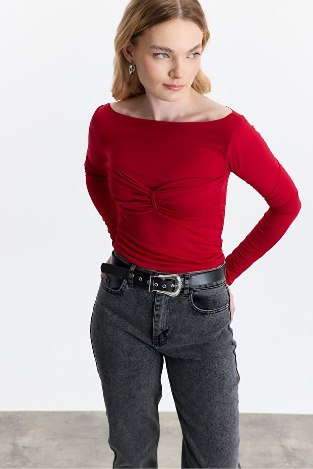 20178 بلوزة برباط باللون الأحمر - 8