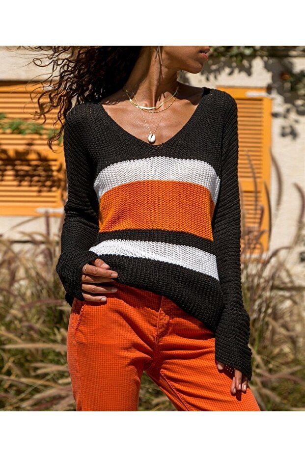 Women's Black V-Neck Color Block Sweater