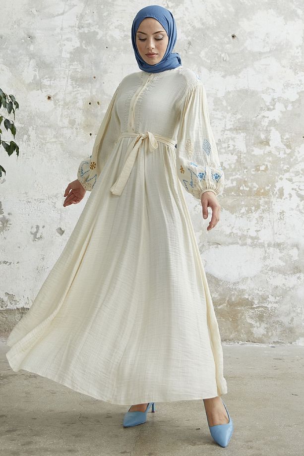 Kolu Nakış İşlemeli Gofre Elbise - Ekru - 4