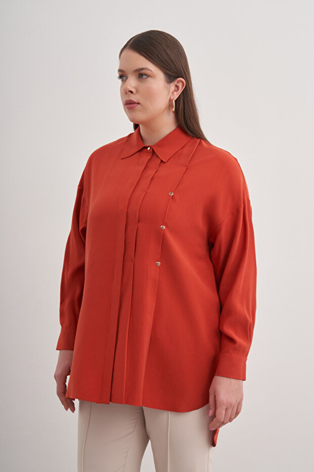 بلوزة بشعار معدني مطوي - 3