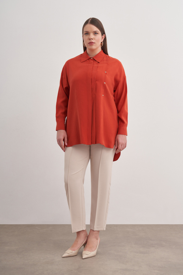 بلوزة بشعار معدني مطوي - 1