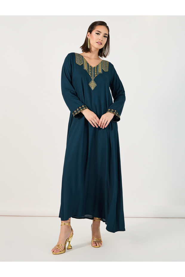 جلابية مطرزة برقع على شكل حرف V - 1