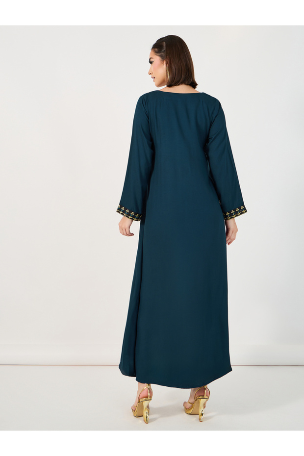 جلابية مطرزة برقع على شكل حرف V - 6