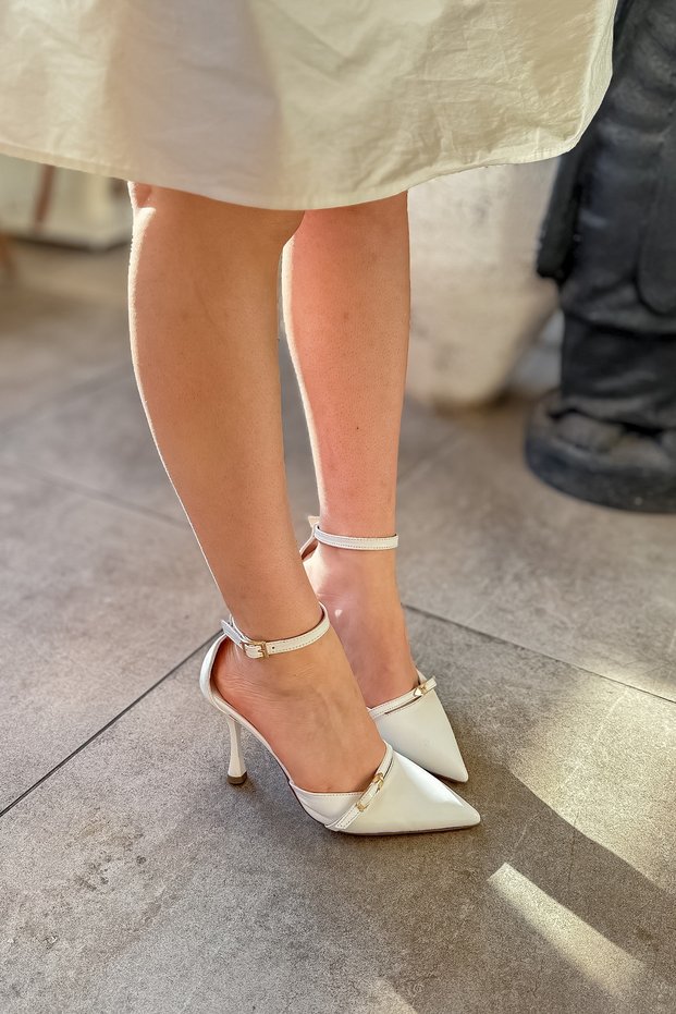 Moby White Skin Buckle Detailed Women's Heeled Shoes