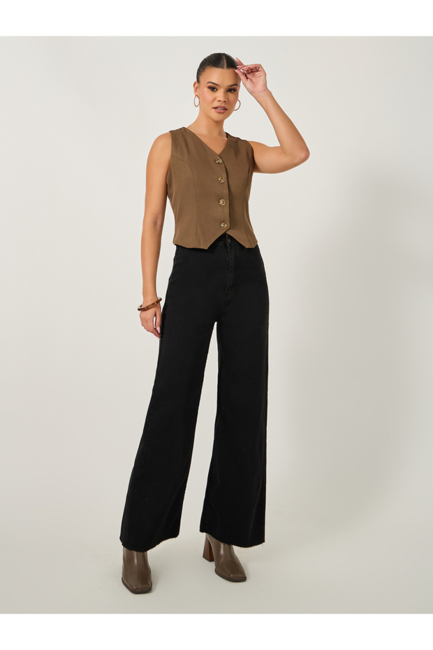 High Rise Solid Straight Fit Jeans