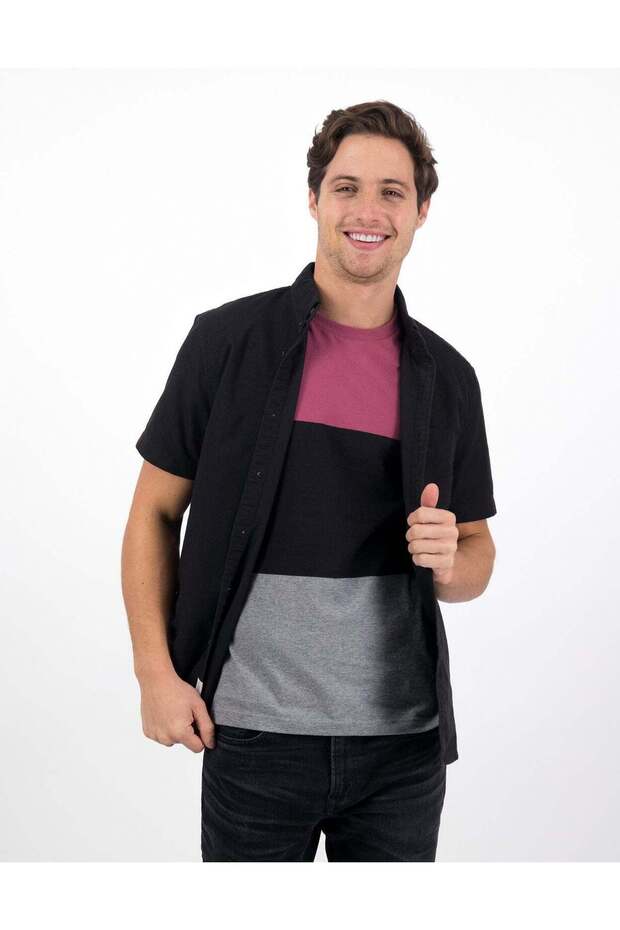 قميص AE Classic Fit Oxford بأكمام قصيرة وأزرار