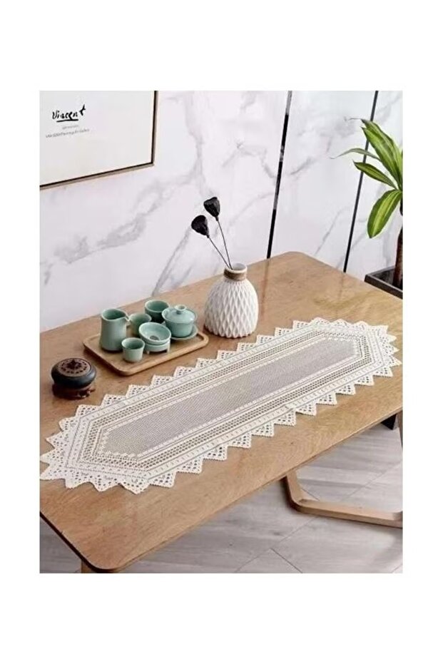 مفرش طاولة من الدانتيل المجوف باللون الأبيض - 2
