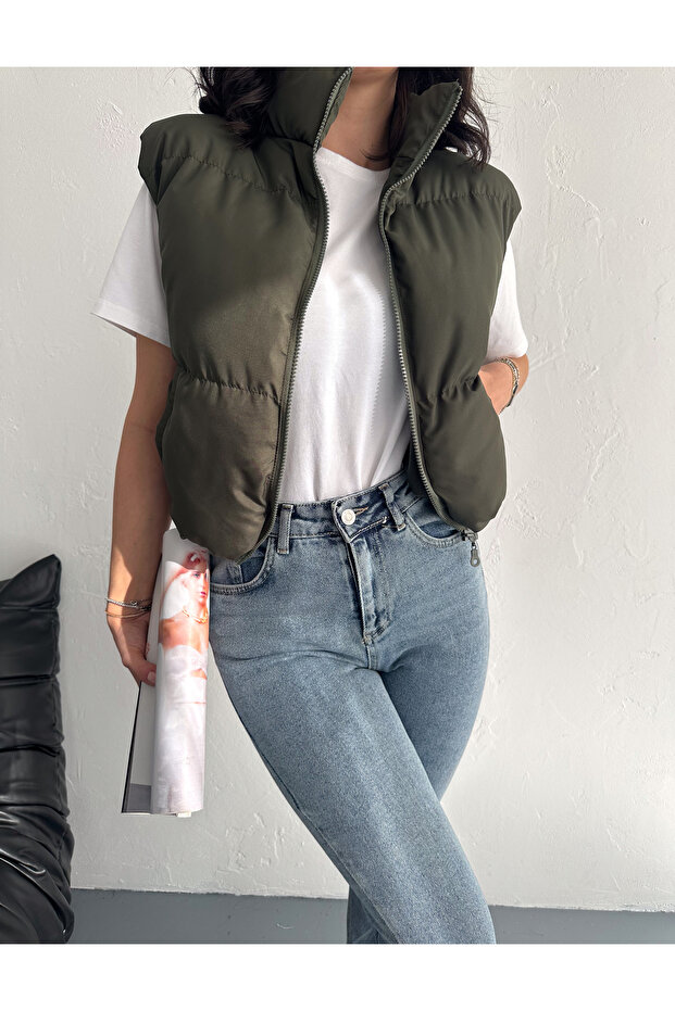 women's mock neck zip-up short puffer vest with side pockets