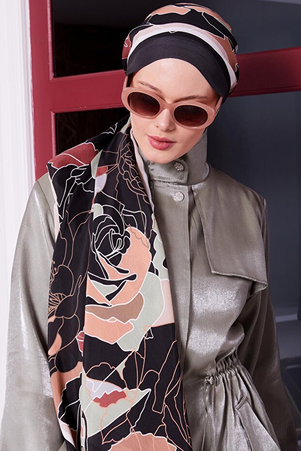 شال ملكي بنمط زهرة سوداء - 1