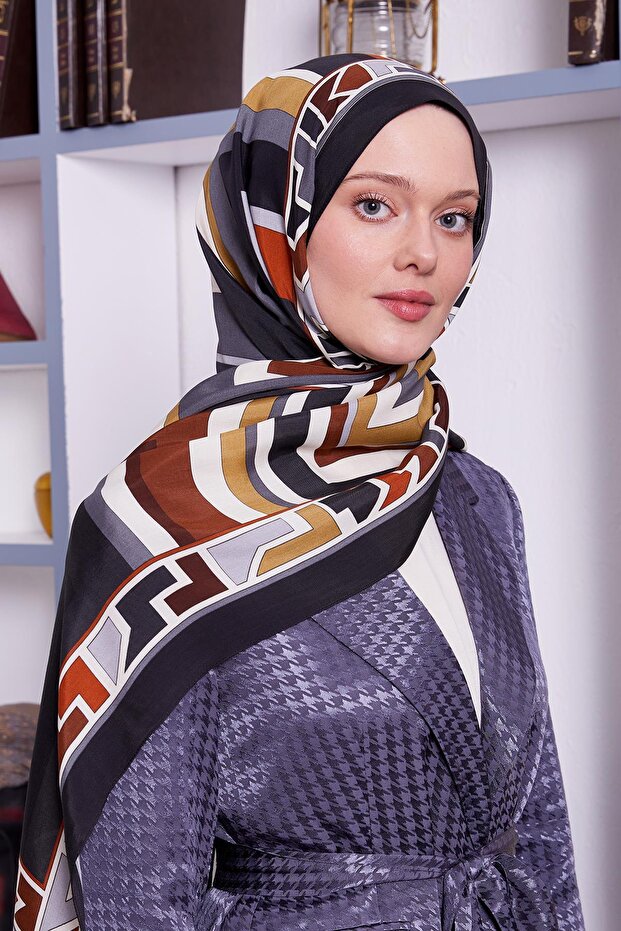 Black Geometric Pattern Royal Shawl - 4