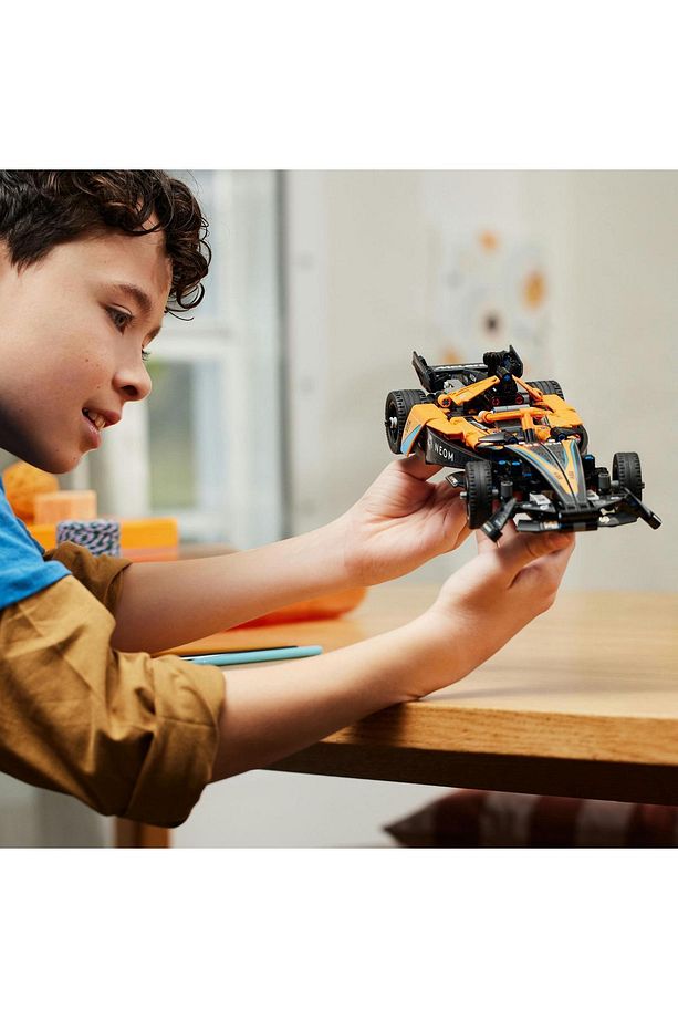 ® Technic NEOM McLaren Formula E Yarış Arabası 42169 - 9+ Oyuncak Model Yapım Seti (452 Pr) - 8