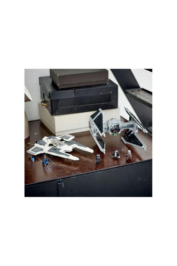 ® Star Wars™ Mandalorian Fang Fighter TIE Interceptor™'a Karşı 75348 - Yapım Seti (957 Parça) - 7