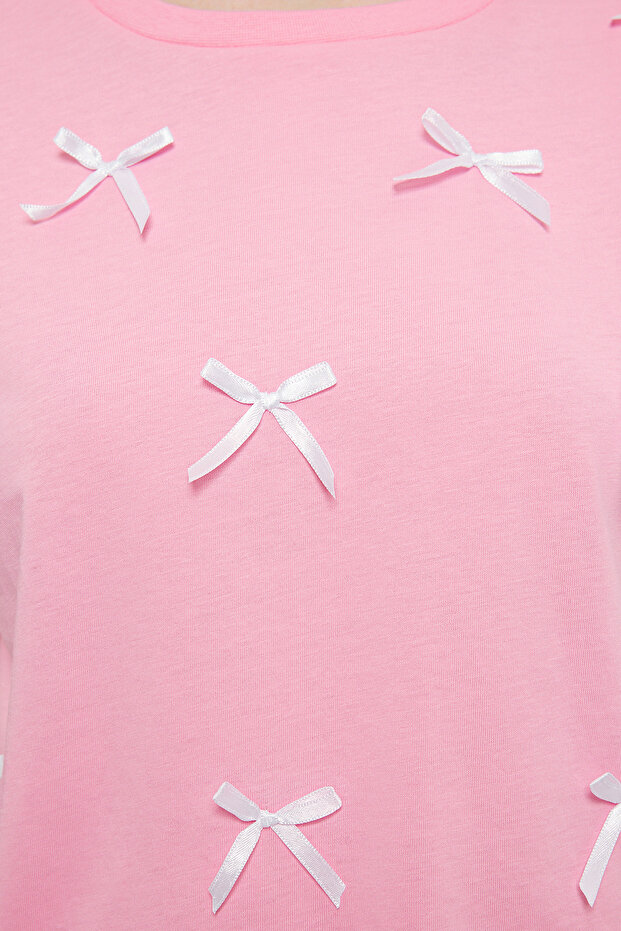 Pembe %100 Pamuk Fiyonk Detaylı Regular/Normal Kalıp Örme T-Shirt TWOSS25TS00087 - 3