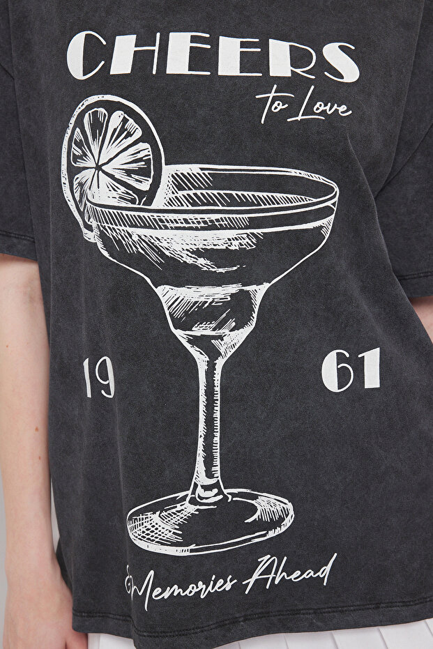 Antrasit Kalın Pamuklu Yıkamalı Baskılı Oversize/Geniş Kalıp Örme T-shirt TWOSS25TS00103 - 3