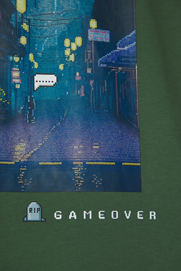 Yeşil Oversize/Geniş Kesim Bisiklet Yaka Kısa Kol Game Over Baskılı T-Shirt TMNSS23TS00247 - 6