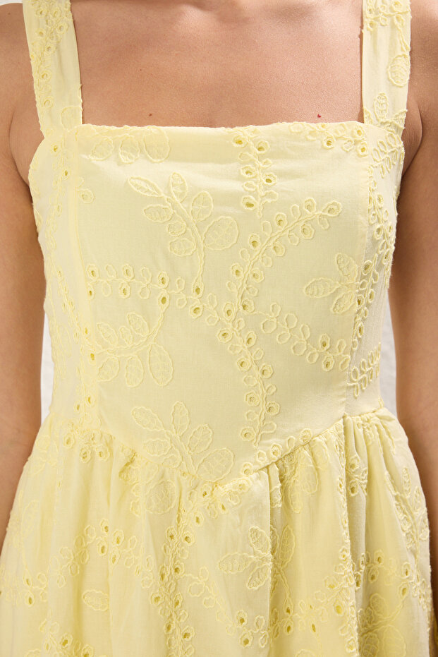 Sarı Eteği Belden Açılan Mini Brode Dokuma Elbise TWOSS25EL00448 - 3