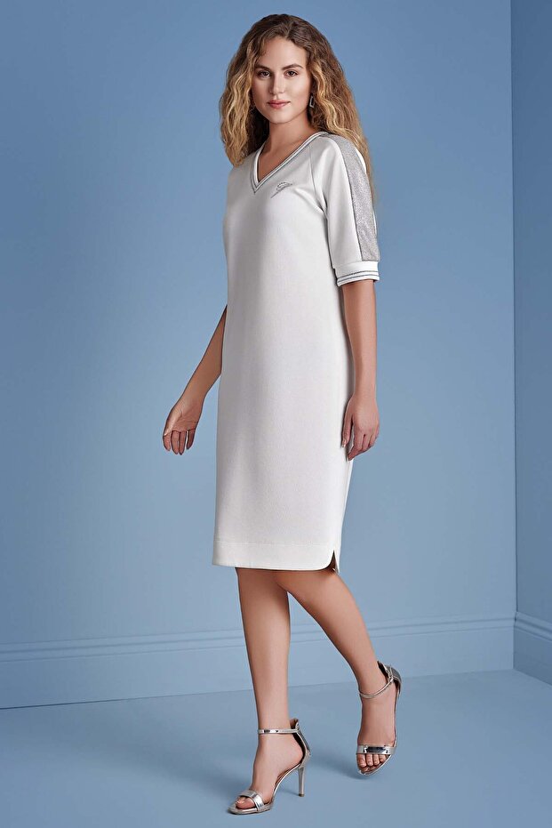 V Yaka Beyaz Örme Elbise - 1