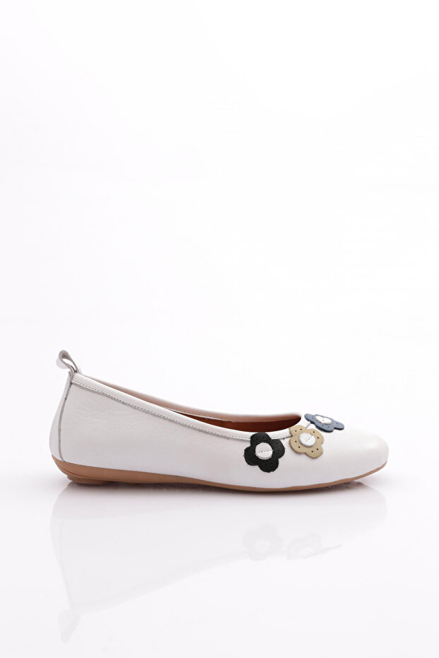 White Women's Ballerinas 31632110