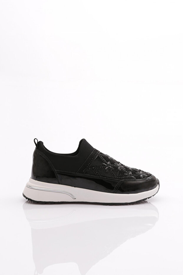 Women's Floral Detail Sneaker Shoes Black Patent Leather White 51235105
