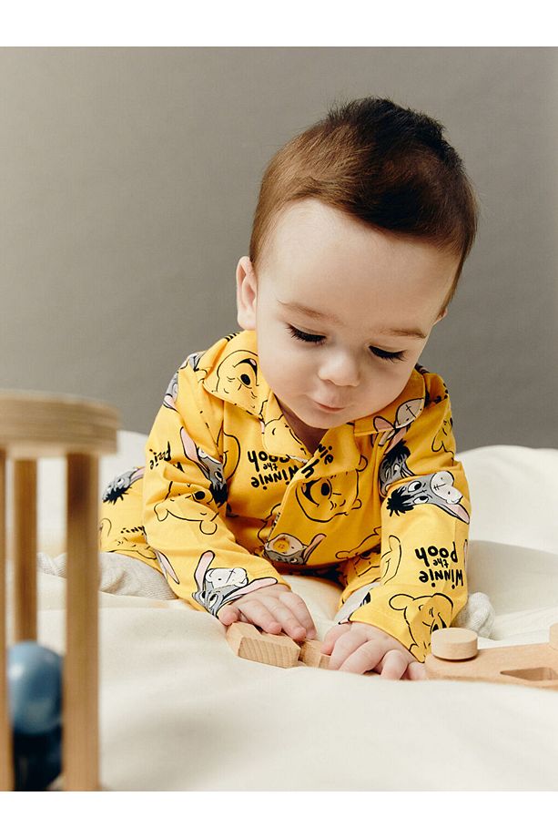 LCW baby Sarı Polo Yaka Winnie the Pooh Baskılı Erkek Bebek Pijama Takımı - 3