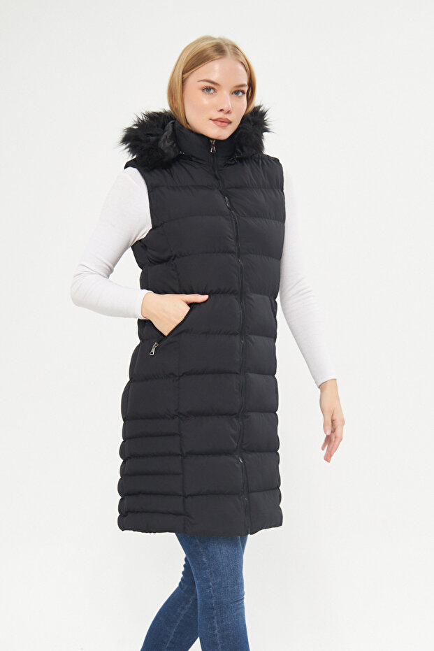 Schwarze lange Damenweste mit Pelzkapuze - 7