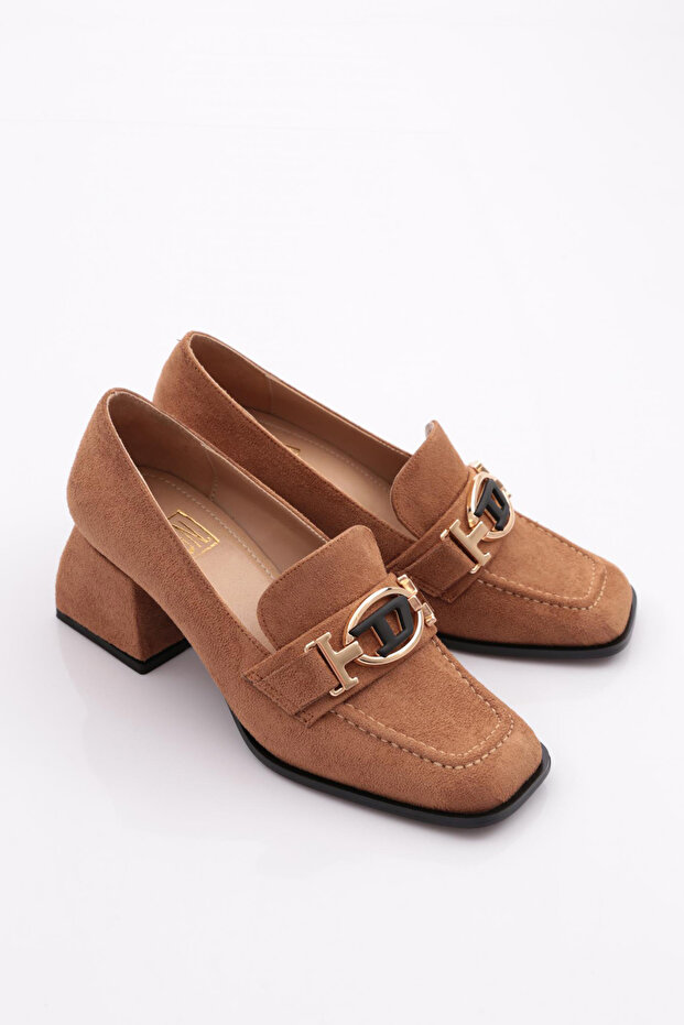 Tocuri de damă 4772859 - 2