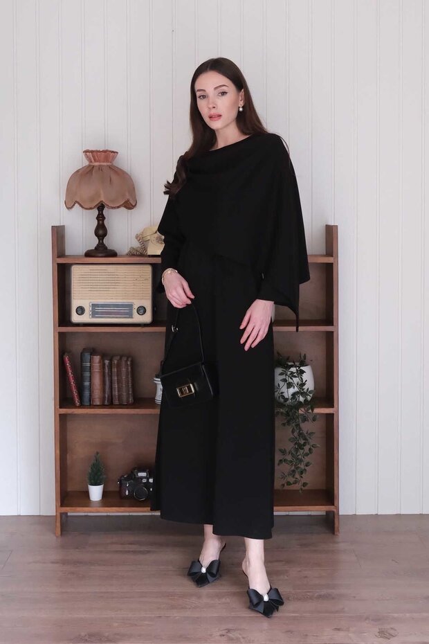 فستان أسود بياقة شال