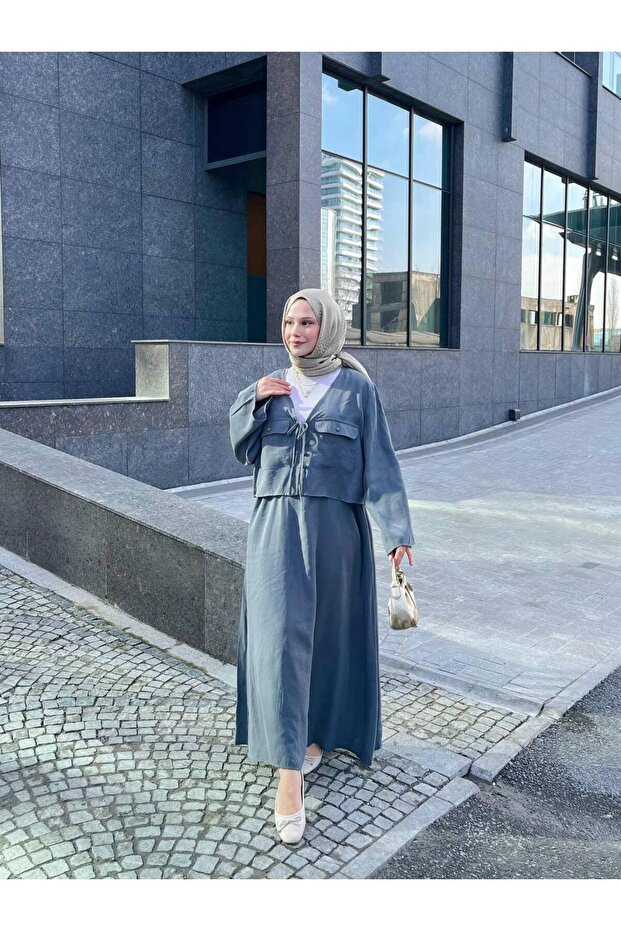 بدلة علوية نسائية مريحة ومتوسطة الحجم