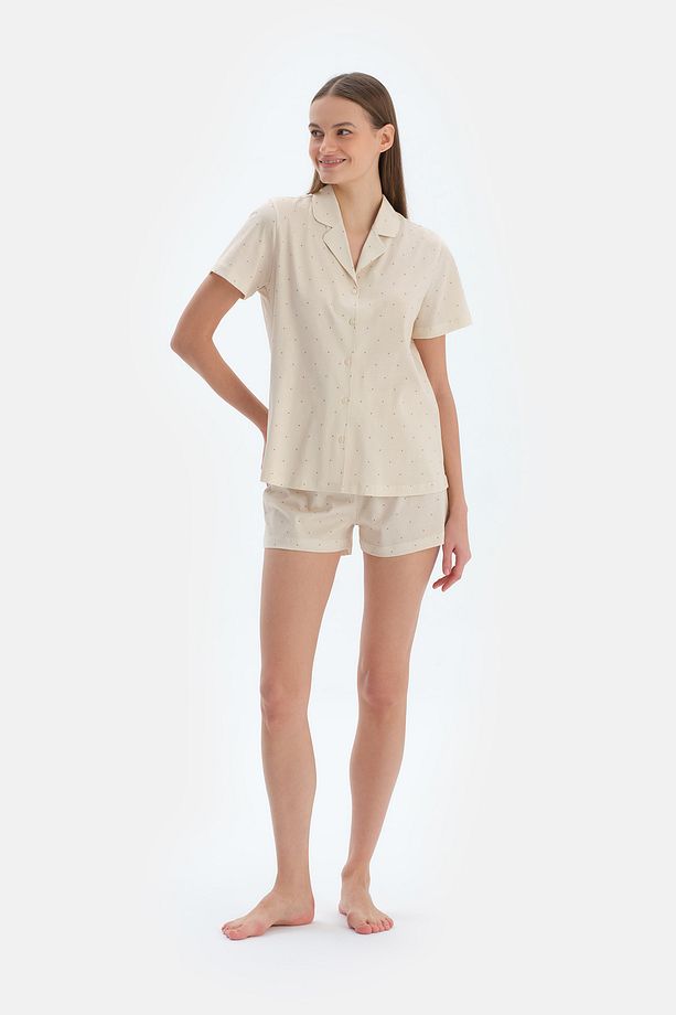 Ekru Puantiye Baskılı Basıc Gömlek Şort Pijama Takımı - 1