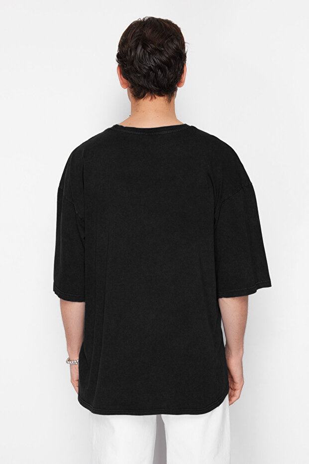 Siyah Oversize/Geniş Kesim Eskitme/Soluk Efektli Rock Baskı %100 Pamuklu T-Shirt TMNSS23TS00167 - 2