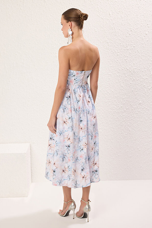Çok Renkli Çiçekli Straplez Poplin Dokuma Midi Şık Abiye Gece Mezuniyet Elbisesi TPRSS25EL00275 - 4