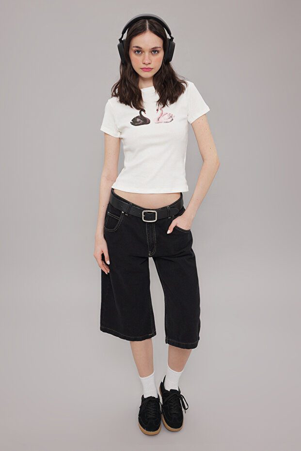 Ekru Kuğu Baskılı Fitted/Vücuda Oturan Örme T-Shirt TWOSS25TS00095 - 1