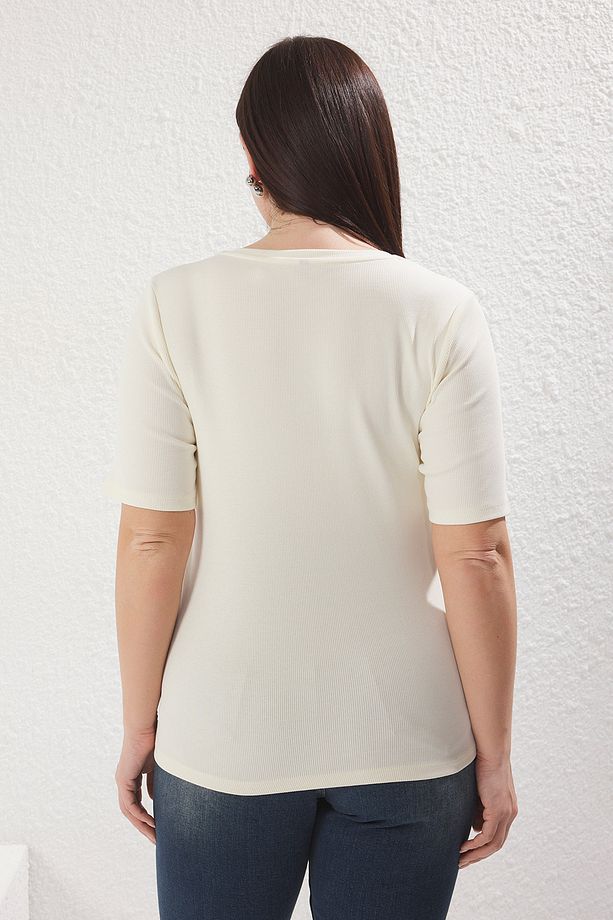 Ekru Basic Bodycone/Vücuda Oturan Örme Büyük Beden Bluz TBBSS25AF00104 - 4