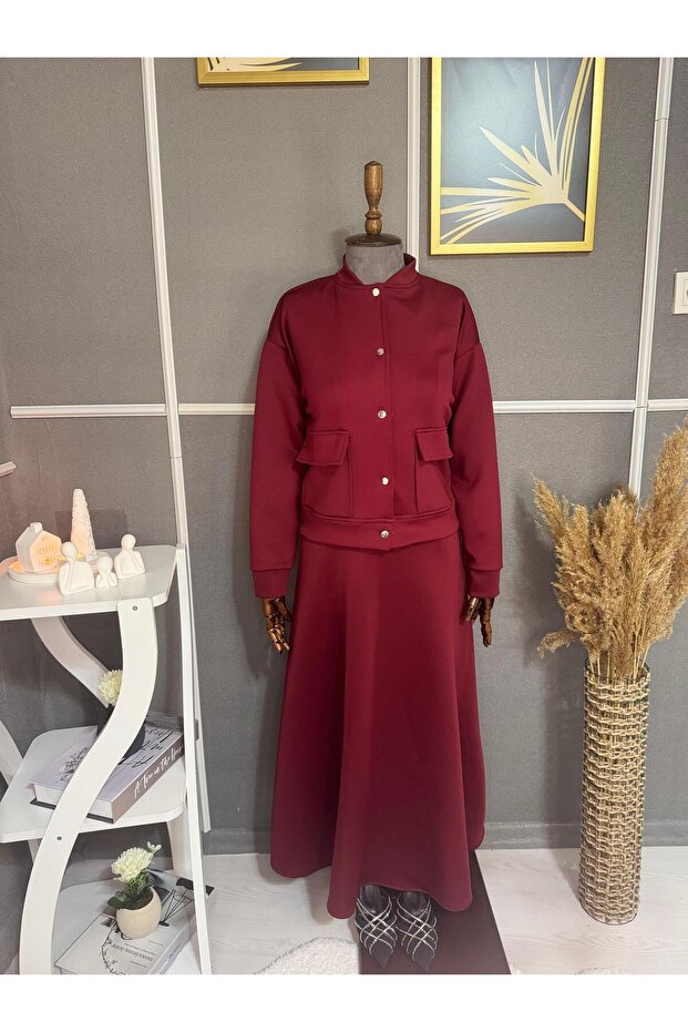 طقم تنورة بأزرار معدنية بجيب مزدوج - 3