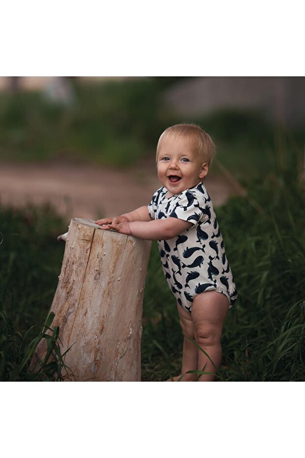 Organik Bej Balina Desenli Çıtçıtlı Kısa Kollu Erkek Bebek Body - 1