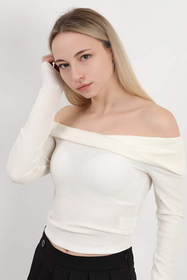 Women's madonna collar long sleeve ruffled blouse ecru - ms0000589