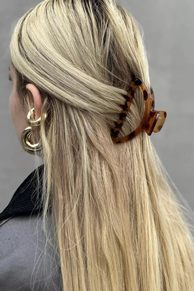 مشبك مزلاج بنمط نصف قمر منقوش بنقشة الفهد البني - 1