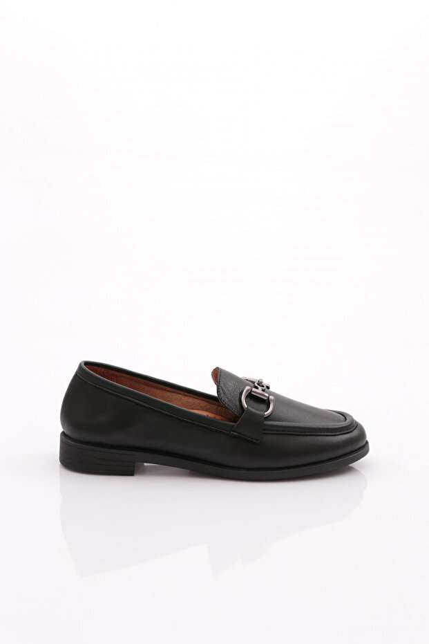 Women's Metal Accessory Loafer Shoes Black 296332110