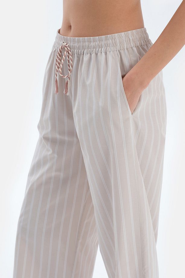 Ekru V Yaka Dokuma Pantolonlu Pijama Takımı - 6