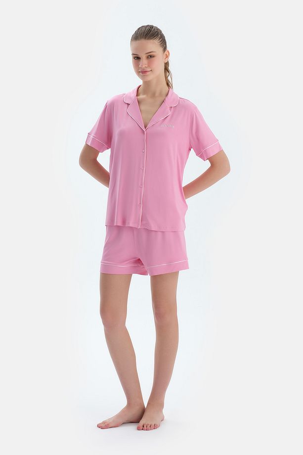 Pembe Biye Ve Nakış Detaylı Viskon Gömlek Şort Pijama Takımı - 1