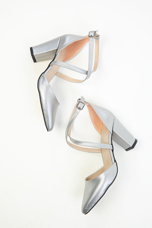 Szare damskie klasyczne buty na obcasie 14391 - 2