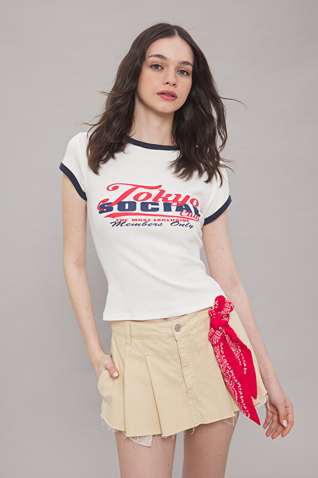 Ekru Slogan Baskı Renk Bloklu Fitted/Vücuda Oturan Örme T-Shirt TWOSS25TS00094 - 3