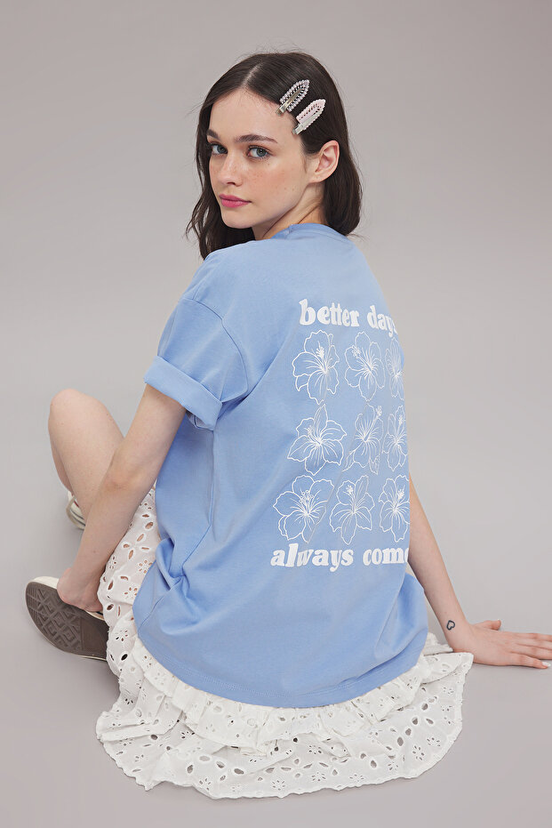 Açık/Bebe Mavi %100 Kalın Pamuklu Oversize/Geniş Kalıp Ön Arka Baskılı Örme T-Shirt TWOSS25TS00059 - 1