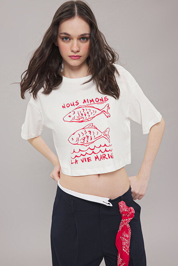 Ekru %100 Kalın Pamuklu Relaxed/Rahat Kalıp Crop Baskılı Örme T-Shirt TWOSS25TS00080 - 3
