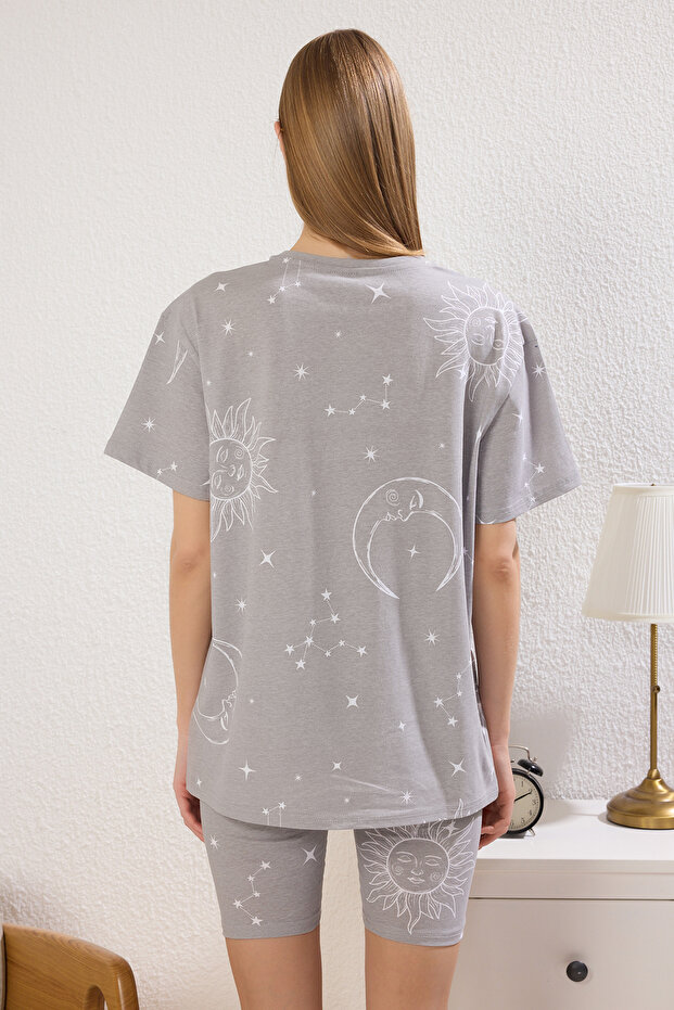 Gri-Çok Renkli %100 Pamuklu Galaksi Desenli Şortlu/Taytlı Örme Pijama Takımı THMSS20PT0397 - 5