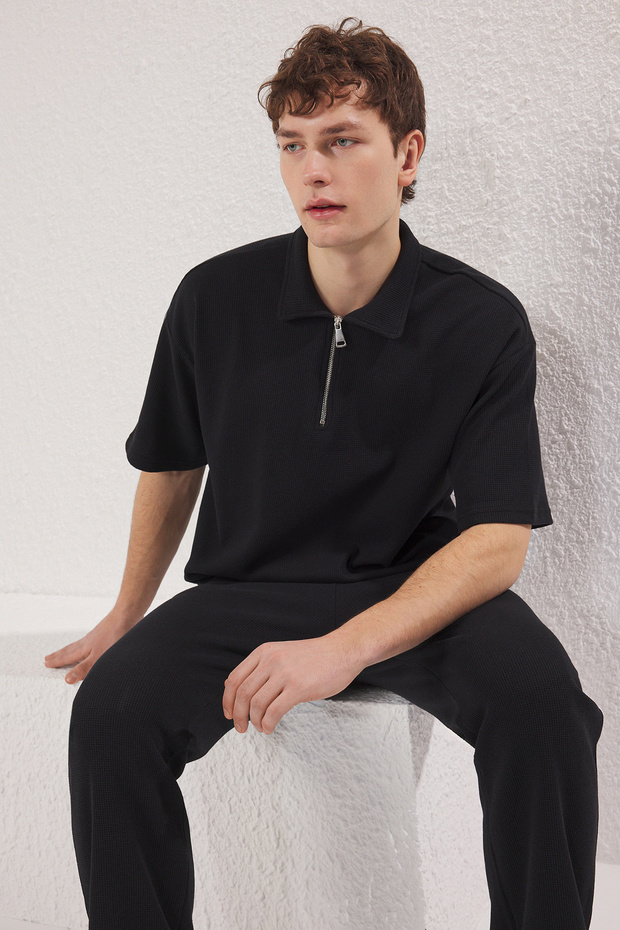 Siyah Oversize/Geniş Kesim Dokulu Fermuarlı Polo Yaka T-shirt - 1