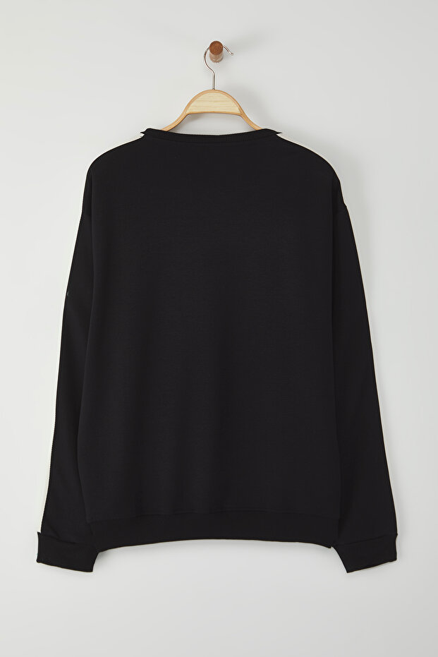 Siyah More Sustainable Oversize/Geniş Kesim V Yaka Yazı Baskılı Şardonsuz Sweatshirt TMNAW25SW00208 - 3